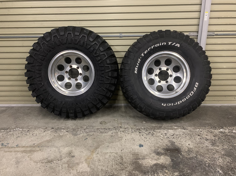タホの37インチ・クリーピークローラー・garageairy・タイヤ交換に関するカスタム事例の投稿画像2枚目