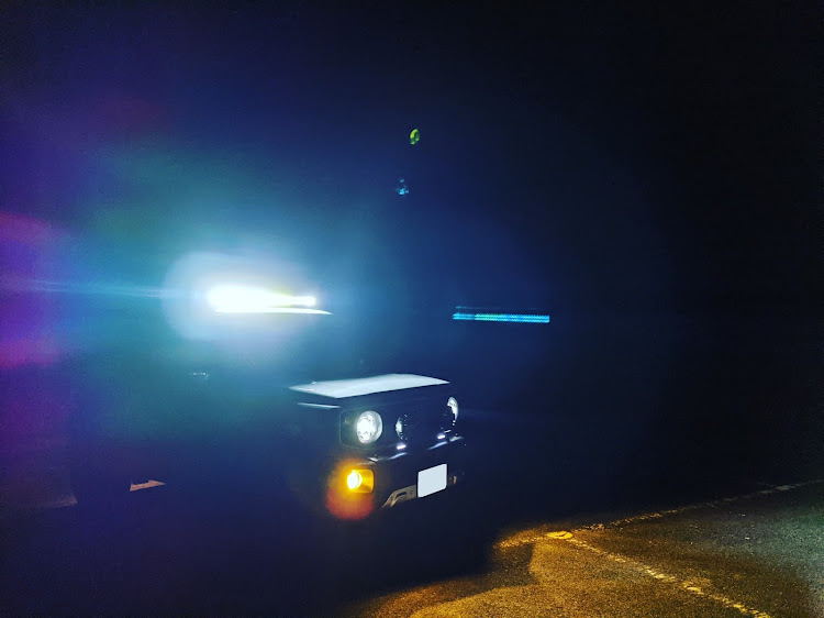 ジムニーシエラのDIY・LEDライトバー・作業灯取り付けに関するカスタム事例の投稿画像12枚目