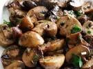 Roasted Mushroom Medley was pinched from <a href="http://www.italianfoodforever.com/2008/08/roasted-mushroom-medley/" target="_blank">www.italianfoodforever.com.</a>