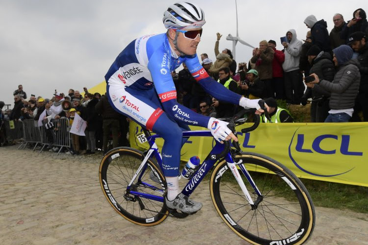 📷 Total Direct Energie zet Belgisch bedrijf in de kijker en pakt uit met speciaal shirt voor Luik-Bastenaken-Luik