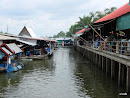 Lam Phaya Floating Market