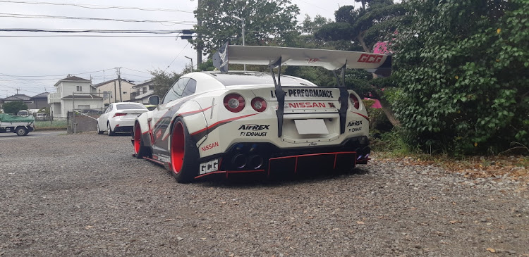 もやし🇸🇪さんが投稿したNISSAN GT-R・ユーロパパ・ゆーろTV・LibertyWalkに関するカスタム事例の投稿画像4枚目