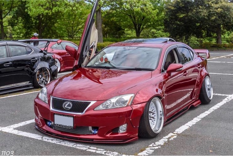ISのIS250・売ります・パーツ売りますに関するカスタム事例の投稿画像1枚目