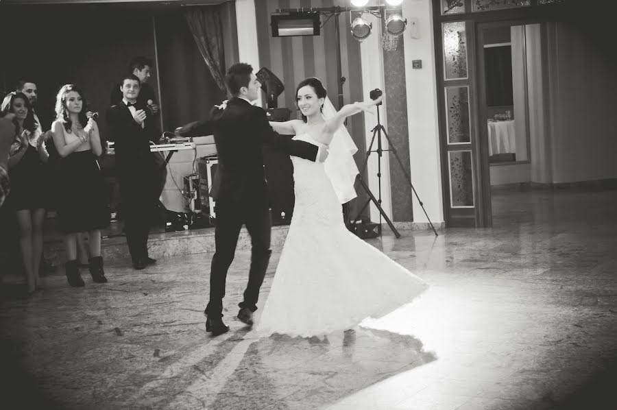 Wedding photographer Madalina Si Ciprian Ispas (fotoycafe). Photo of 24 November 2014