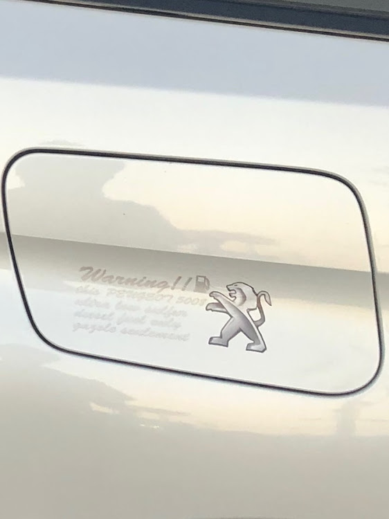 5008の給油口ステッカー・給油カバー・プジョー5008・プジョーに関するカスタム事例の投稿画像2枚目