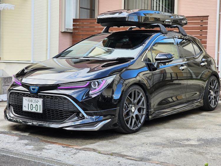 カローラスポーツのルーフボックス・ルーフキャリア・洗車・カローラスポーツに関するカスタム事例の投稿画像1枚目