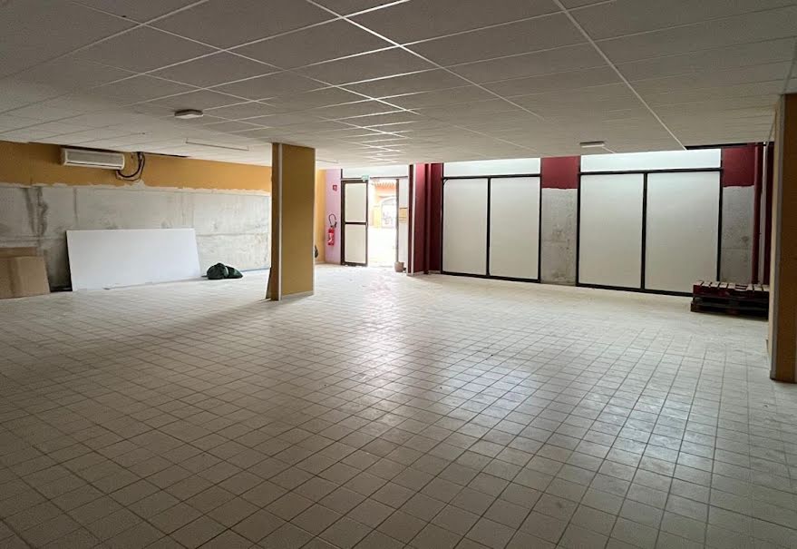 Vente locaux professionnels  163 m² à Saint-Cyr-sur-Mer (83270), 462 000 €