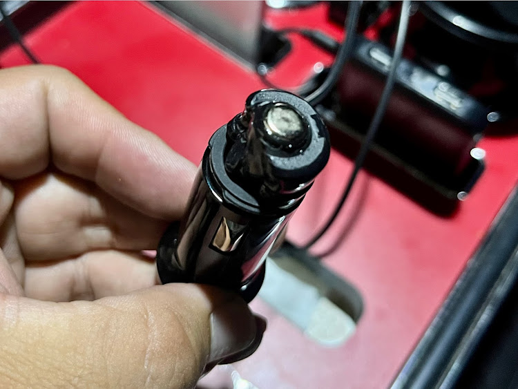 NV350キャラバンのシガー溶解・容量オーバー・電源増設は気をつけよう・車両火災・無知が適当にしてはダメに関するカスタム事例の投稿画像3枚目