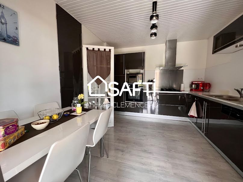 Vente maison 5 pièces 146 m² à Saint-Laurent-d'Arce (33240), 362 000 €