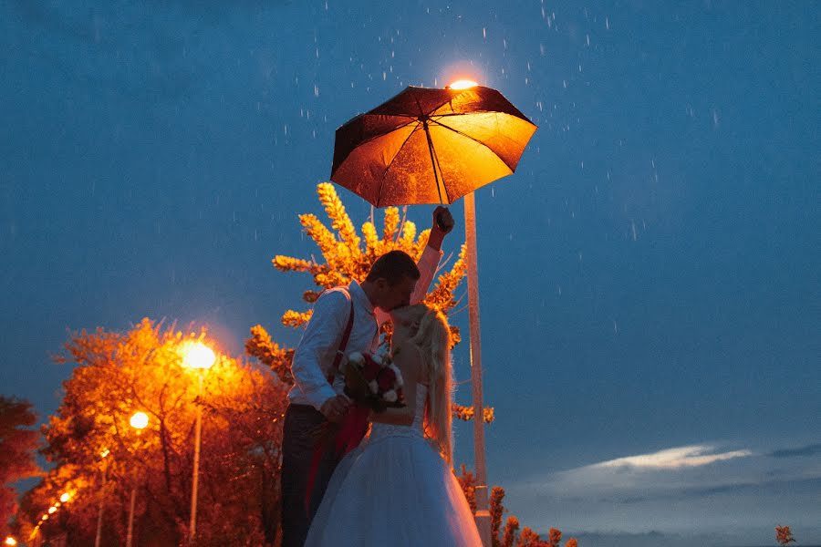 Fotógrafo de casamento Sergey Tinyakov (tinyakov). Foto de 4 de outubro 2015