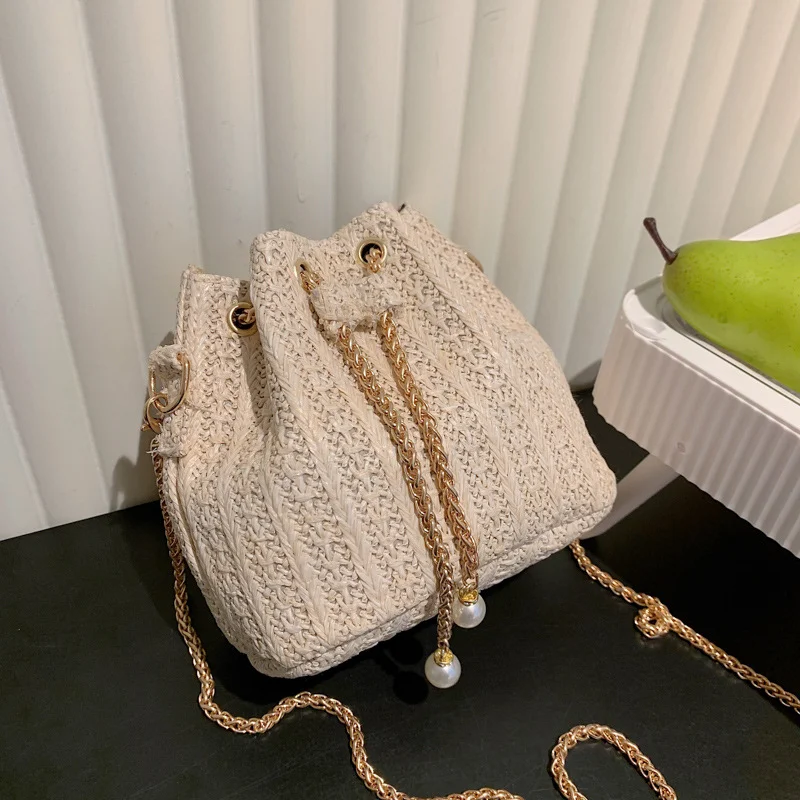 Sac seau en paille à cordon pour fille, sac de mode été, idéal pour les accessoires de plage, élégant et pratique, parfait pour l'été.