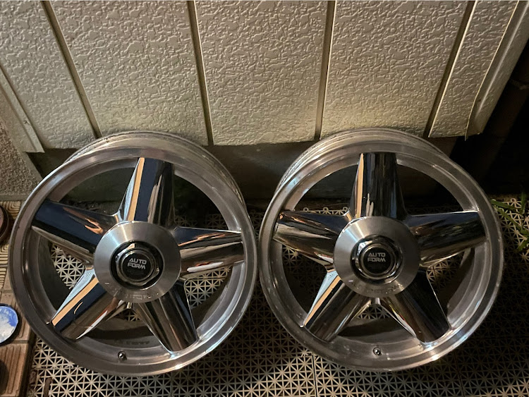 ソアラのアウトフォルム・メッキホイール・エアロホイールはセンターが命・デートカー・ナンパ車に関するカスタム事例の投稿画像3枚目