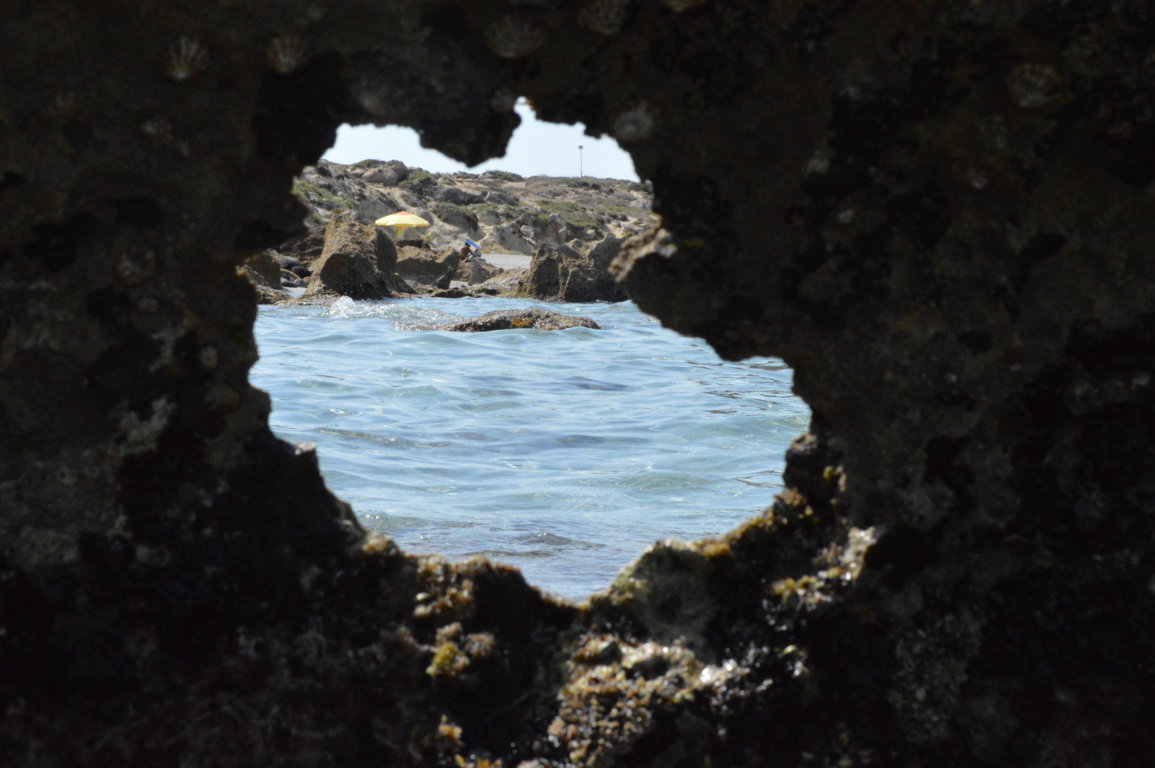 il mare attraverso il buco di vicky.serra.90