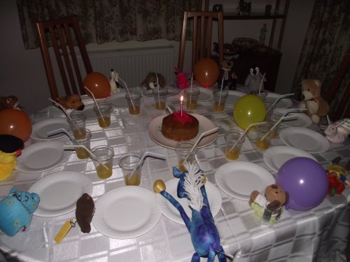 https://lh3.googleusercontent.com/_7ODftPSZPsY/TW1w-kiPm7I/AAAAAAAADFA/fDlNRFP3jpI/party2.jpg