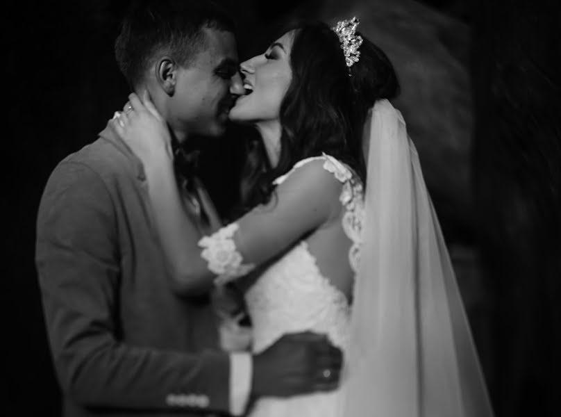 Wedding photographer Nazar Petryshak (petryshakn). Photo of 17 June 2017