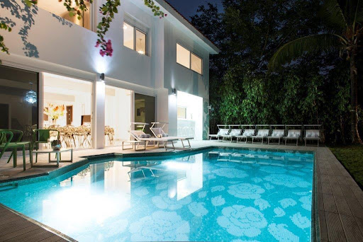 Villa with pool 2