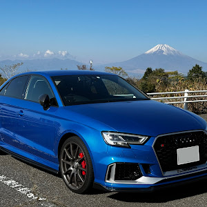 RS3 セダン