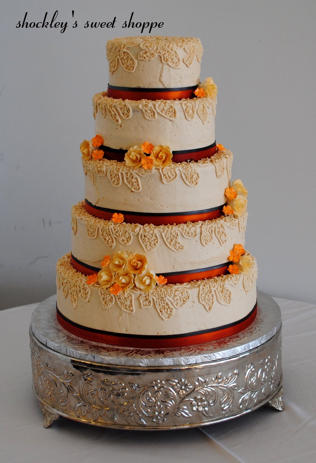 fall-themed wedding cake beach