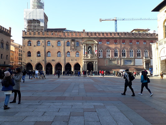 Bologna, la dotta, la grassa e ... la rossa. di TIZIT