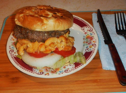 A BEEF  BURGER DELIGHT W/ MAC & CHEESE