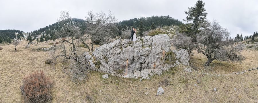 Fotógrafo de casamento Dionisios Bertsos (studiobertsos). Foto de 18 de março 2023