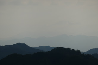 右上にわずかに木曽御嶽山