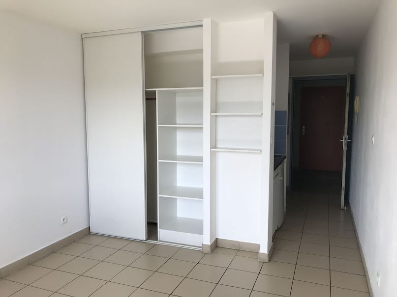 Location meublée appartement 1 pièce 19 m² à Saint Pierre (97410), 497 €