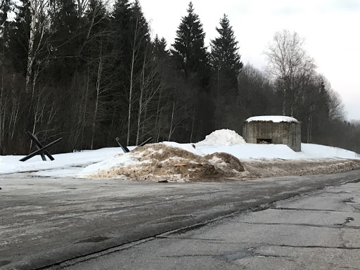 Pillbox. Пулемётный ДОТ на под