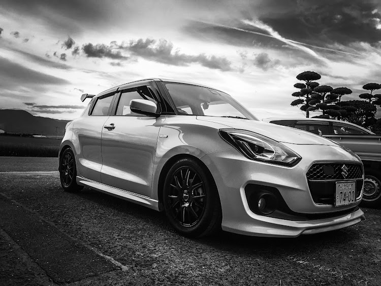 スイフトの斜め前写真展・zc53s・GTウィングに関するカスタム事例の投稿画像4枚目