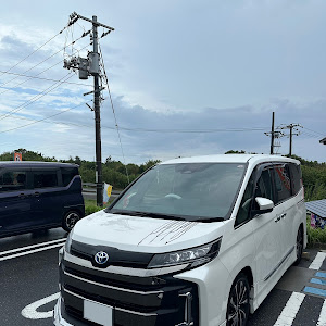 ノア ZWR90W