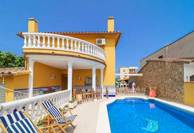 Maison avec piscine et terrasse 2