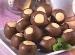 Buckeyes - Easy Peasy Recipe!!! was pinched from <a href="https://www.facebook.com/photo.php?fbid=10201641899393261" target="_blank">www.facebook.com.</a>