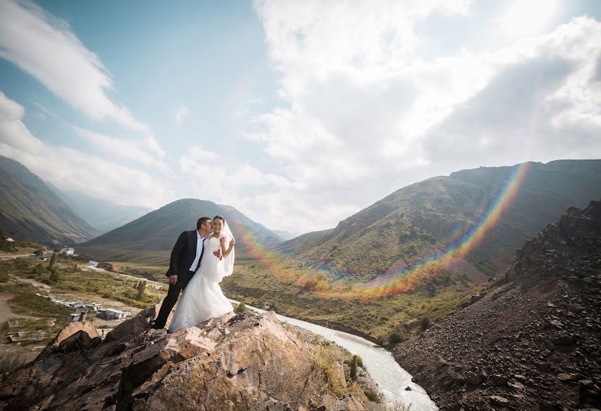 Fotógrafo de casamento Irina Sysoeva (irasysoeva). Foto de 3 de abril 2017