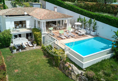 Villa avec piscine et terrasse 2