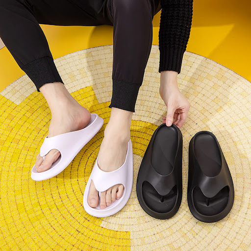 Title 3, Summer outside beach couple flip-flops. Comfort...