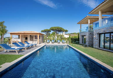 Villa avec piscine en bord de mer 2