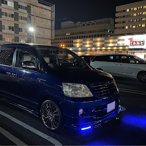 ノア AZR60G