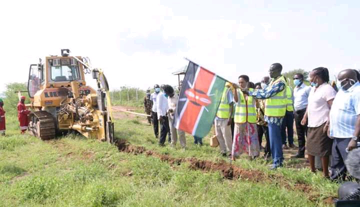 Turkana Governor Josphat Nanok and ICT Authority executive Katherine Getao launch the 144 core fibre optic cable last week.