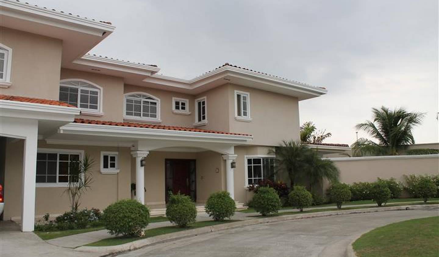 House with pool and terrace San Miguelito