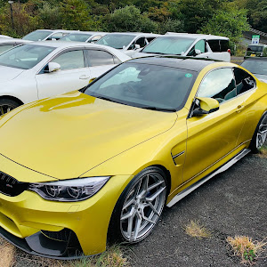 M4 クーペ F82