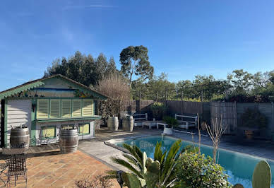 Villa avec piscine et terrasse 1