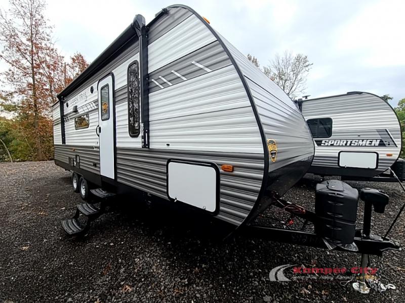 Find a great deal on your next travel trailer when you shop at Kamper City today.