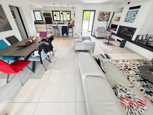 Villa avec piscine et terrasse 2
