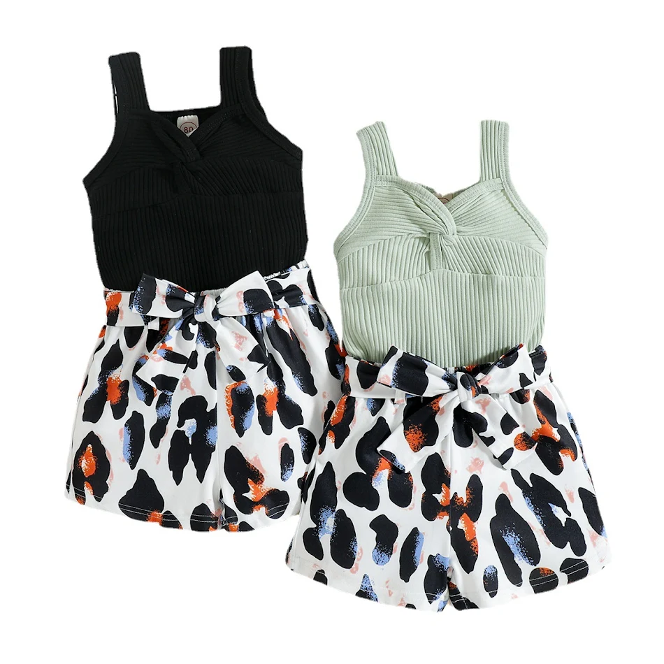 Traje de verano para bebé con tirantes y lazo, shorts adorables. Ideal para el calor, cómodo y con estilo. ¡Perfecto para tu pequeño!