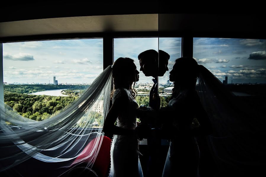 Fotógrafo de casamento Yuriy Vasilevskiy (levski). Foto de 24 de agosto 2017