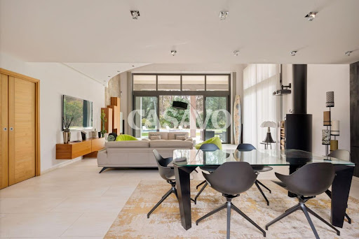 Property with pool 4