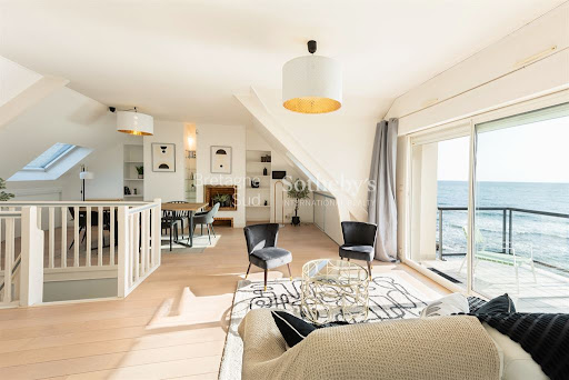 Seaside apartment with terrace 1