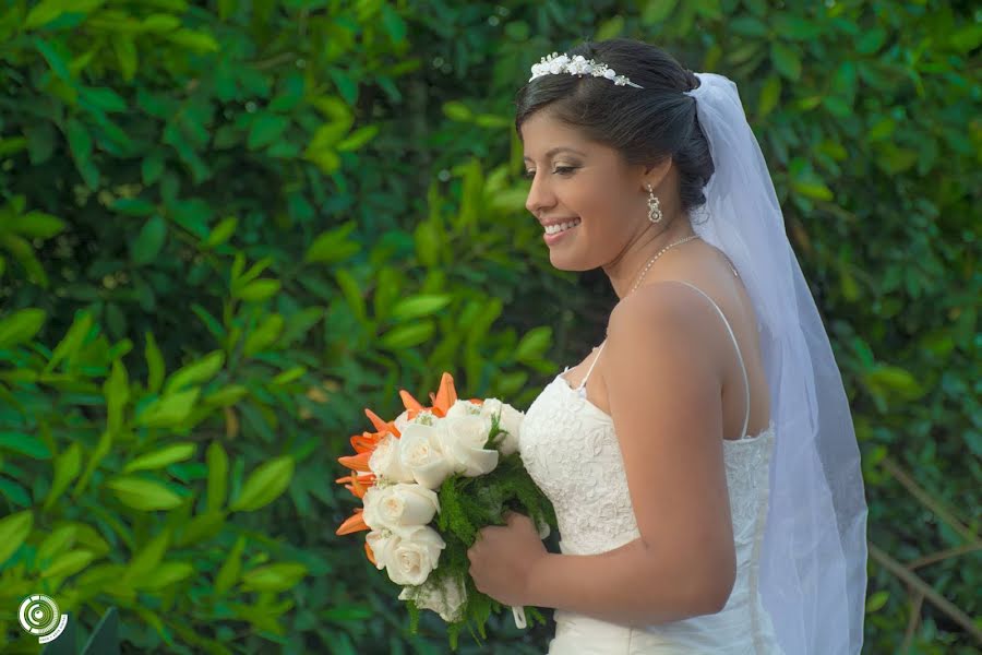 Fotógrafo de bodas Ale Fotografía (alefotografiaec). Foto del 23 de abril 2020