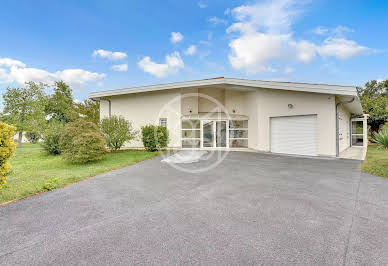 House with pool and terrace 10