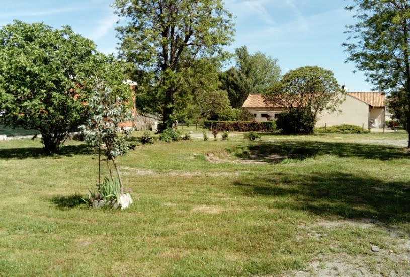  Vente Terrain à bâtir - 1 200m² à Saint-Savin (33920) 